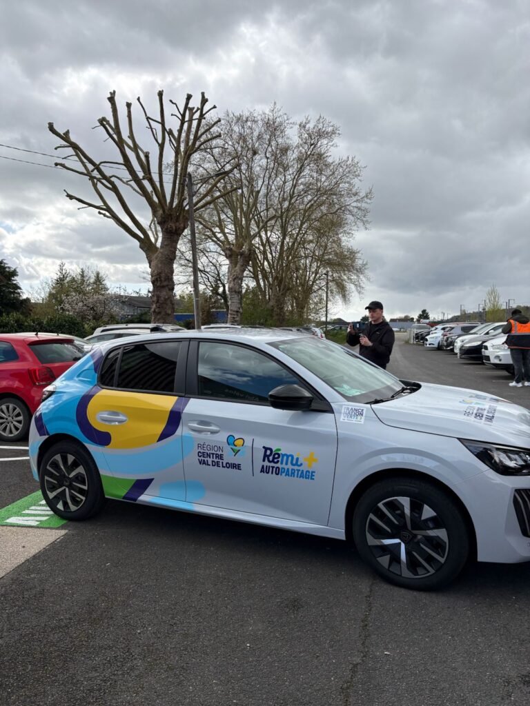 INAUGURATION DE LA NOUVELLE VOITURE EN AUTOPARTAGE