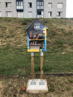 Boite à livres aux châtaigniers à Montrichard