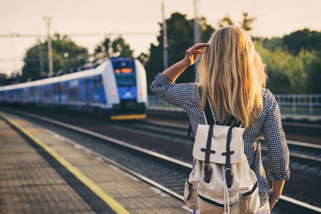 Personne qui attend son train